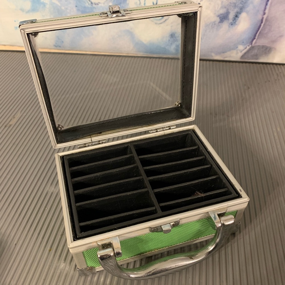 Blade carrier case